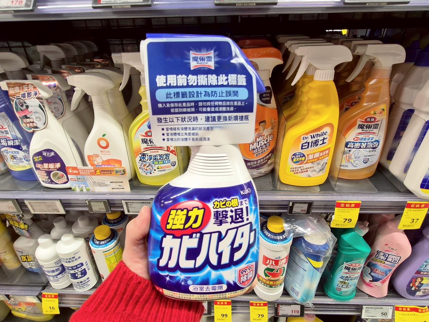 02年前掃除補貨正是時候!廚房清潔首推「魔術靈廚房清潔劑萊姆香噴槍瓶+經濟瓶 500ml×2」,日本研發淨速溶垢泡能快速滲透瓦解油污,廚房頑垢一噴即淨.jpg