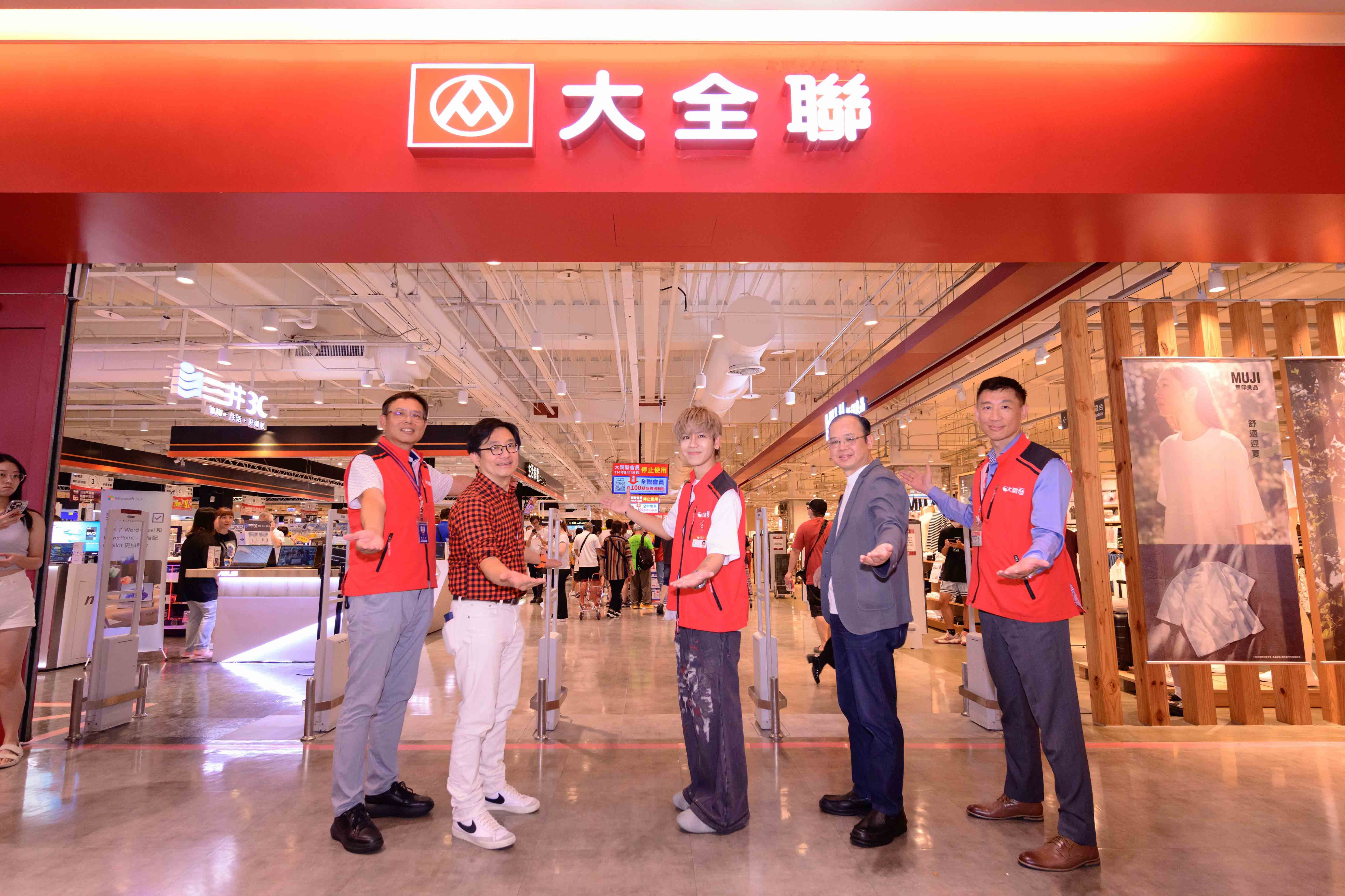 02繼717土城第一家「大全聯」正式掛牌登場後，全台大潤發也以「再見大潤發，感恩有你」為主軸，於周末舉辦顧客感恩茶會，感謝在地顧客一路相挺，也向大潤發這段精彩旅程做溫馨告別。.jpg