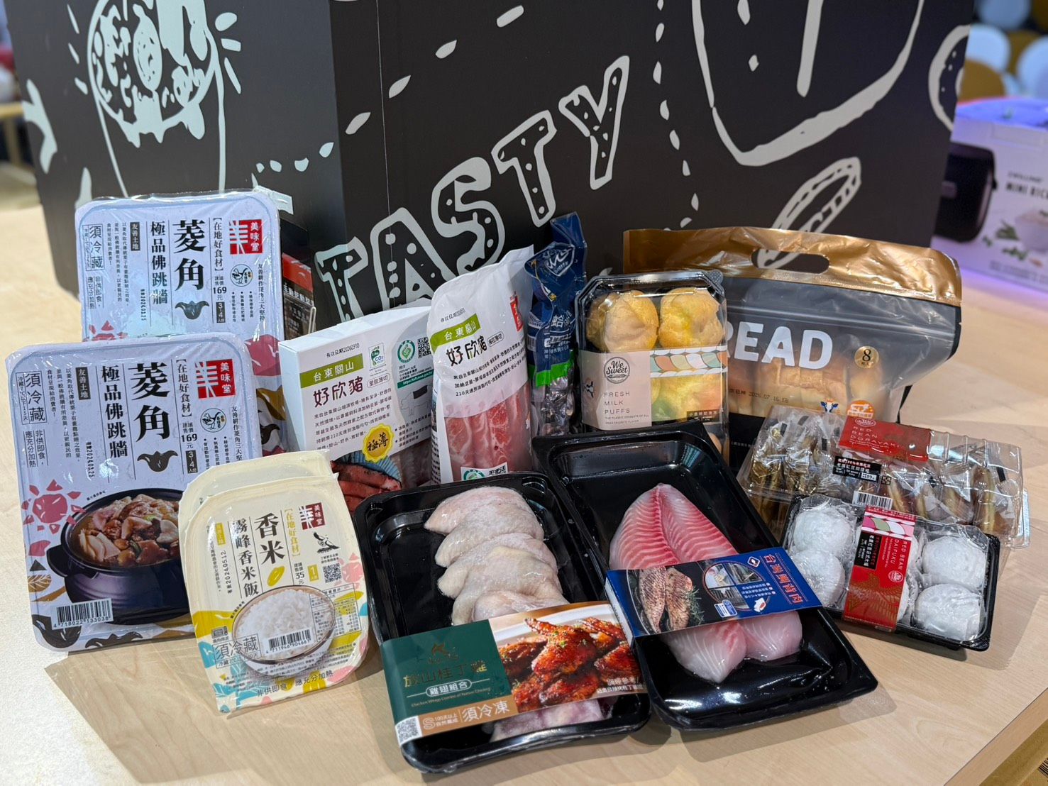 03. 全聯重視台灣土地，陸續推出10種友善生態商品，2025年整體友善生態相關商品總業績逾16.5億元，榮獲「生態保育卓越獎」。.jpg