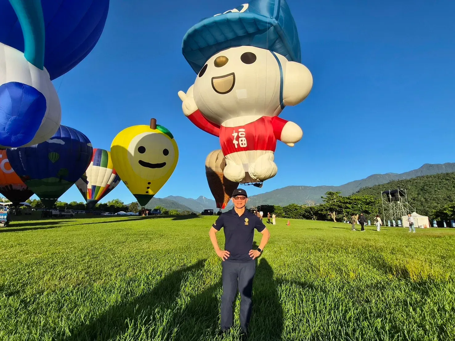 03_全聯總經理蔡篤昌與當家吉祥物福利熊一起飛上鹿野高台.webp