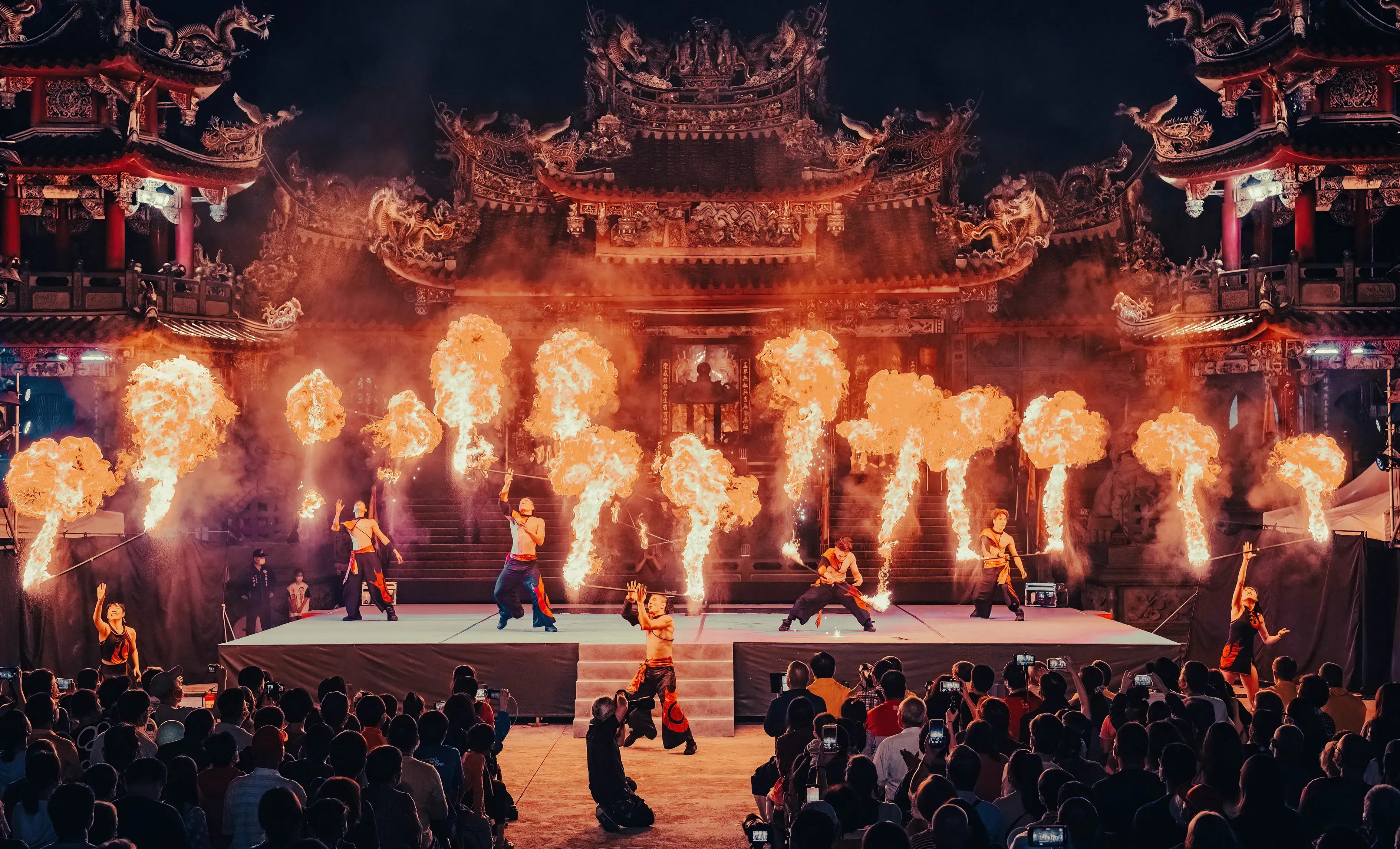 04、8月9日晚間特別邀請「即將成真火舞團」帶來《寶島烈焰》於廣孝堂前壓軸登場！結合特技與絢麗火光點亮仲夏夜。.webp