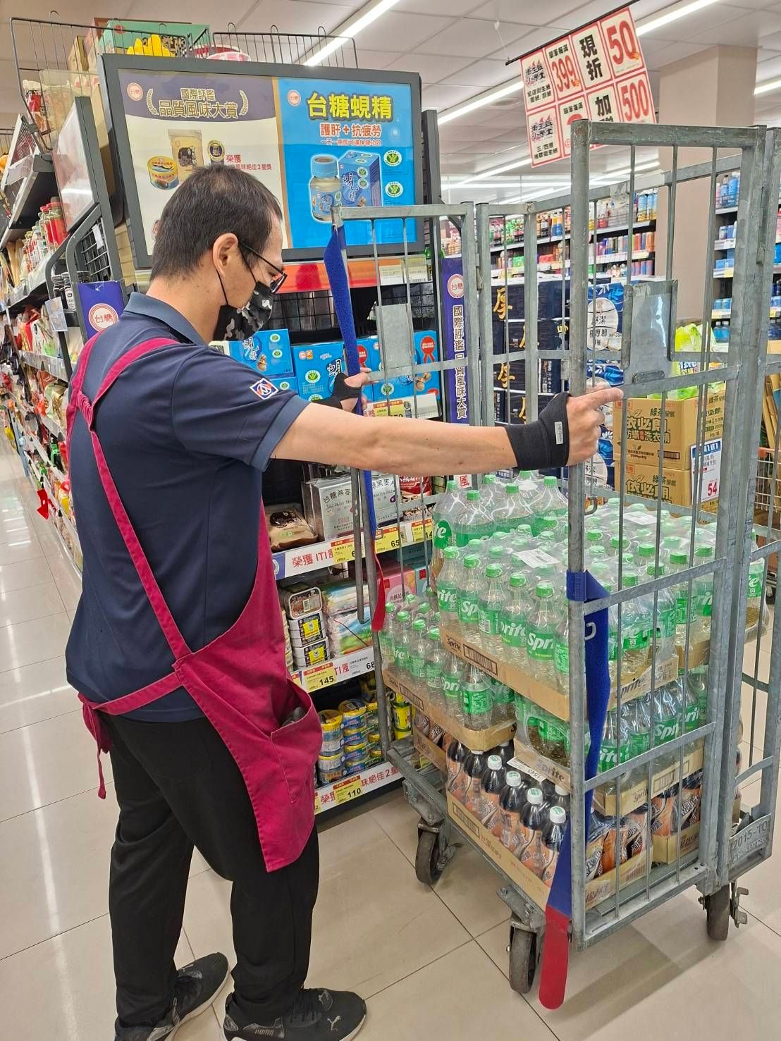 05. 全聯擁有近三成青壯世代員工,長期推動高齡友善職場,實施「員工健康關懷計畫」,希望打造可持續的人才發展環境。.jpg