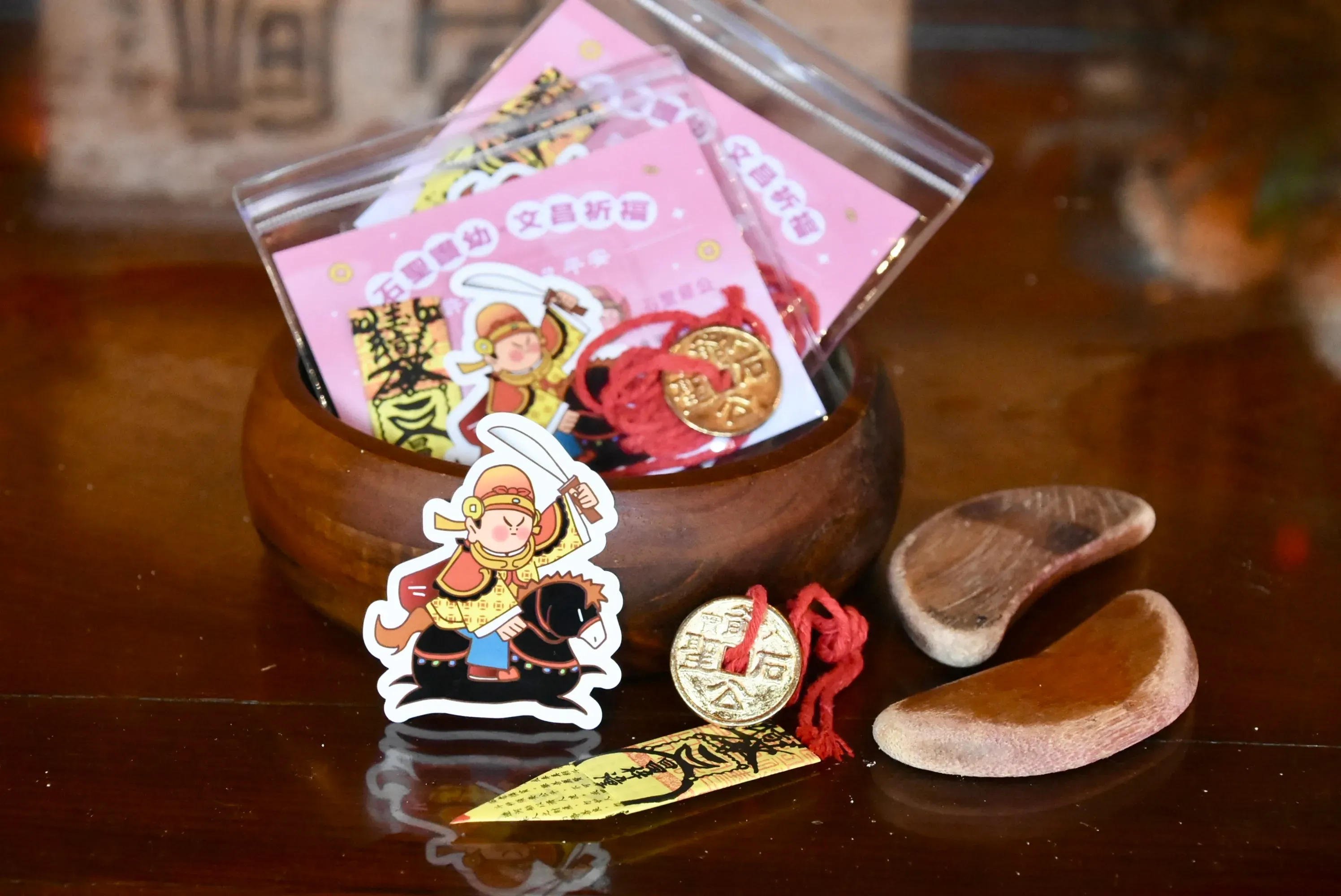 06、8月17日至23 日恭迎冬山鄉百年「石聖爺公」駐園文昌祠，結合「綰絭」習俗與文昌筆符祈福，讓遊客擲筊把平安紅線銅錢組帶回家。.webp