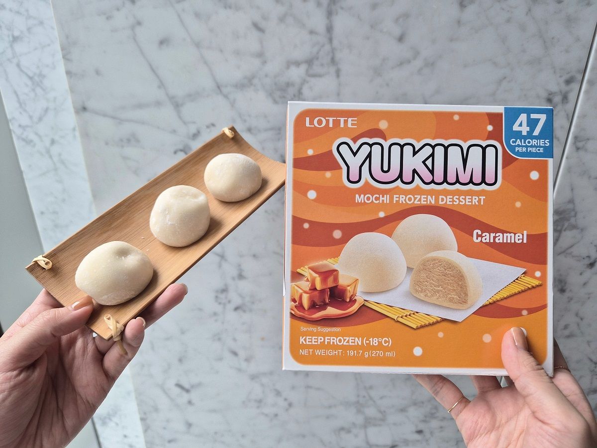 圖4.LOTTE 雪見大福麻糬冰淇淋 焦糖口味家庭號，使用最細緻的羽二重粉製成柔軟Q彈麻糬外皮，包裹濃郁焦糖冰淇淋.jpg